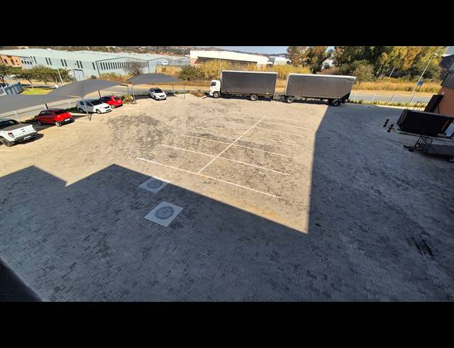 2,889M² WAREHOUSE TO LET IN COSMO BUSINESS PARK